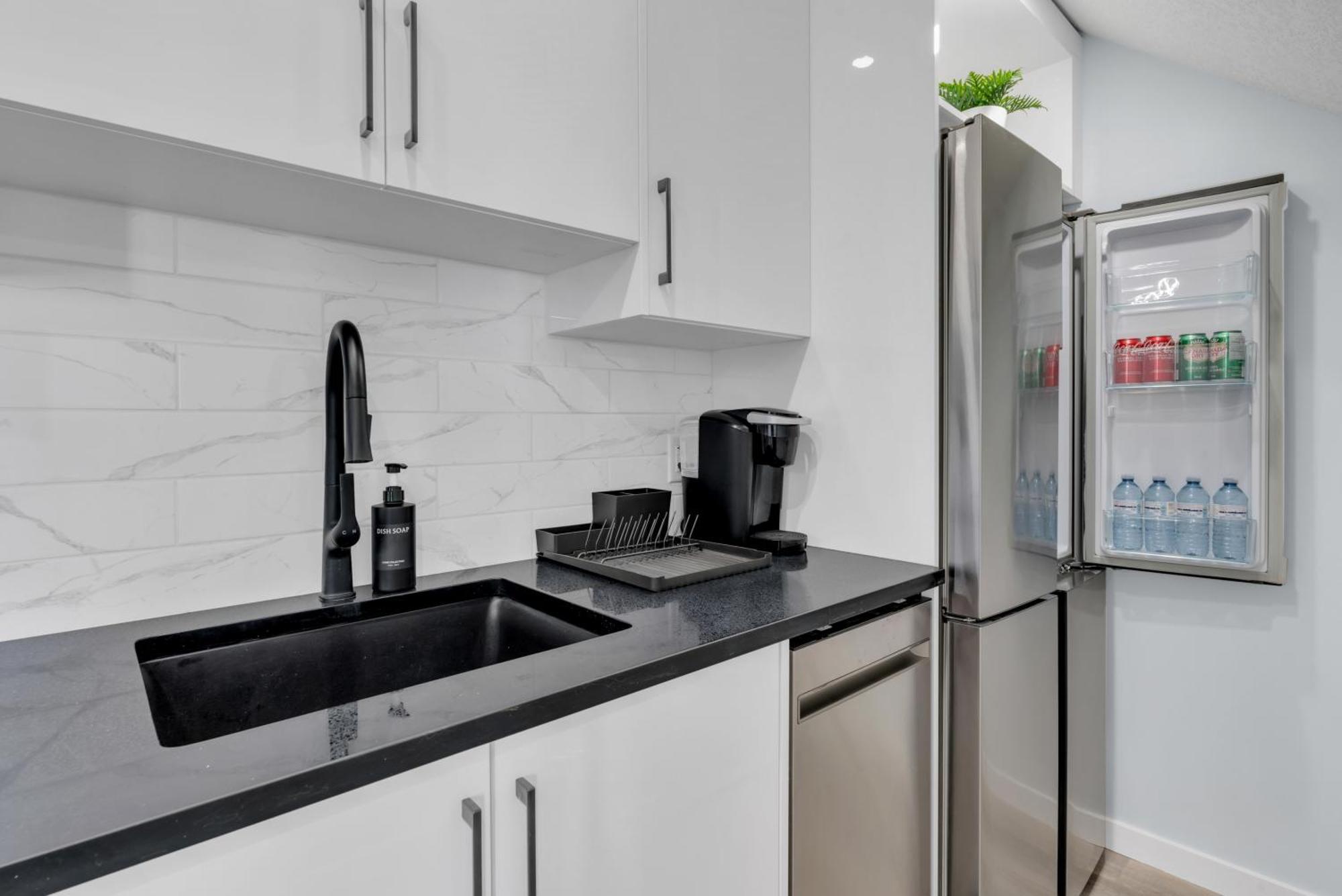 You Will Love This 2Br Guest Suite In Se Calgary Luaran gambar